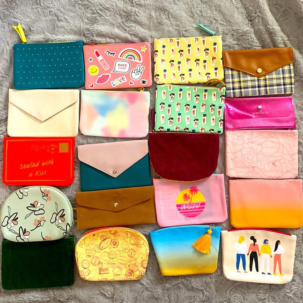 Lot (20) cosmetic bags. All for one price.